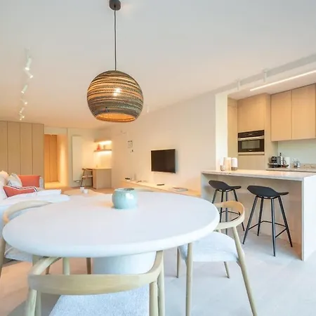 Luxurious Modern Escape Near & Shopping