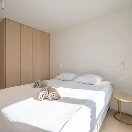 Luxurious Modern Escape Near & Shopping Apartamento